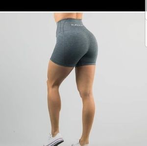Alphalete short